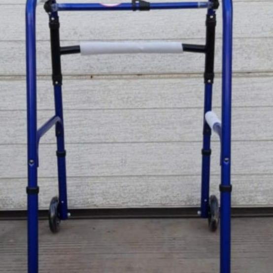 Tongkat Walker Roda Kaki 4/Alat Bantu Jalan/Wolker Roda