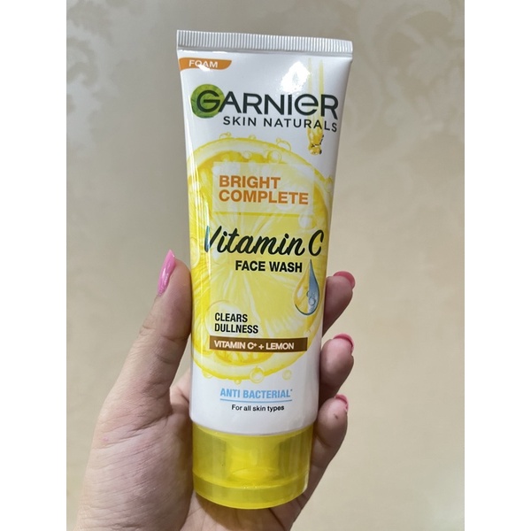 Jual Garnier bright complete Vitamin C face wash 100ml Shopee Indonesia