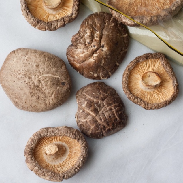 

Shiitake Kering 100gr/ Jamur Shiitake Kering/Hioko/ Hyoko Kering/ Shiitake Chinese Dried Mushrooms