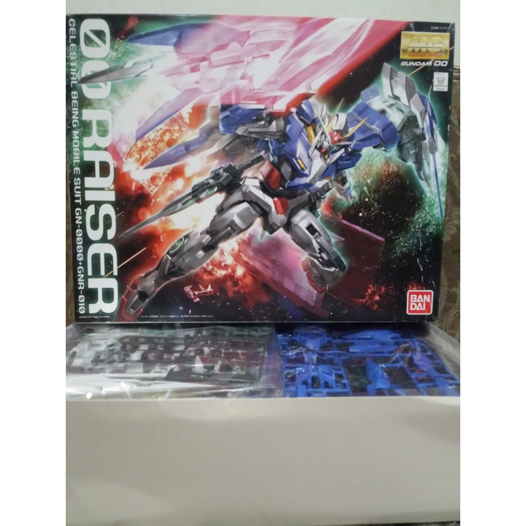 MG 1/100 00 Raiser Gundam Bandai