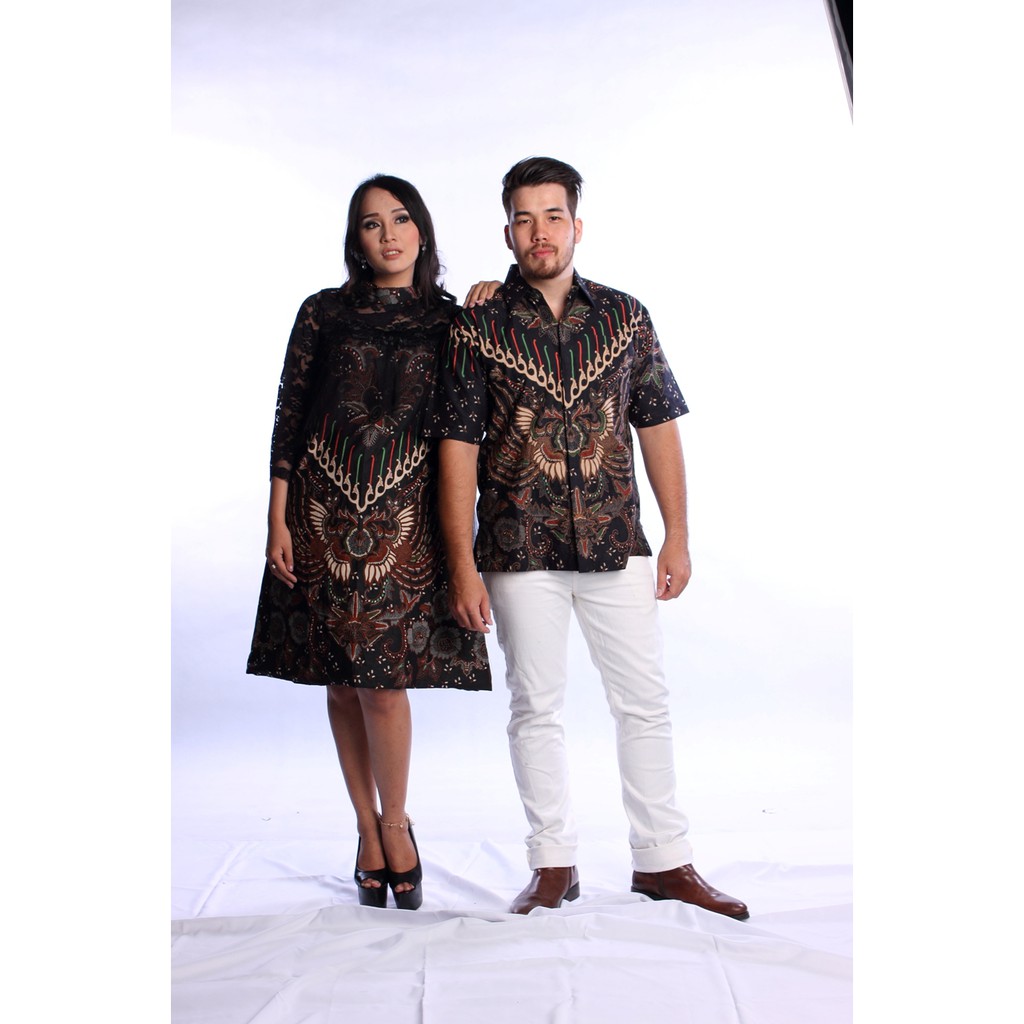 Baju Pesta Couple Batik Sarimbit Katun Motif Merak Pasangan Kombinasi Brokat Hitam Modern