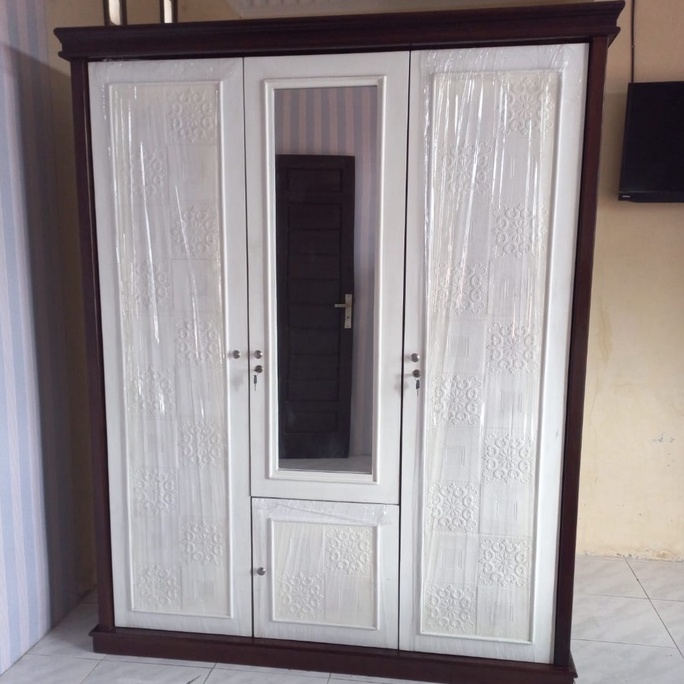 Lemari Kayu Pintu Relief