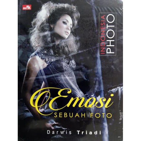 Buku Fotografi Indonesia Photo Emosi Sebuah Foto oleh Darwis Triadi Original