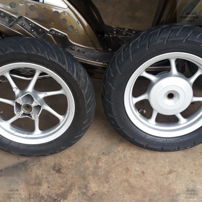 Velg ring 12 scoopy new plus Ban satu set