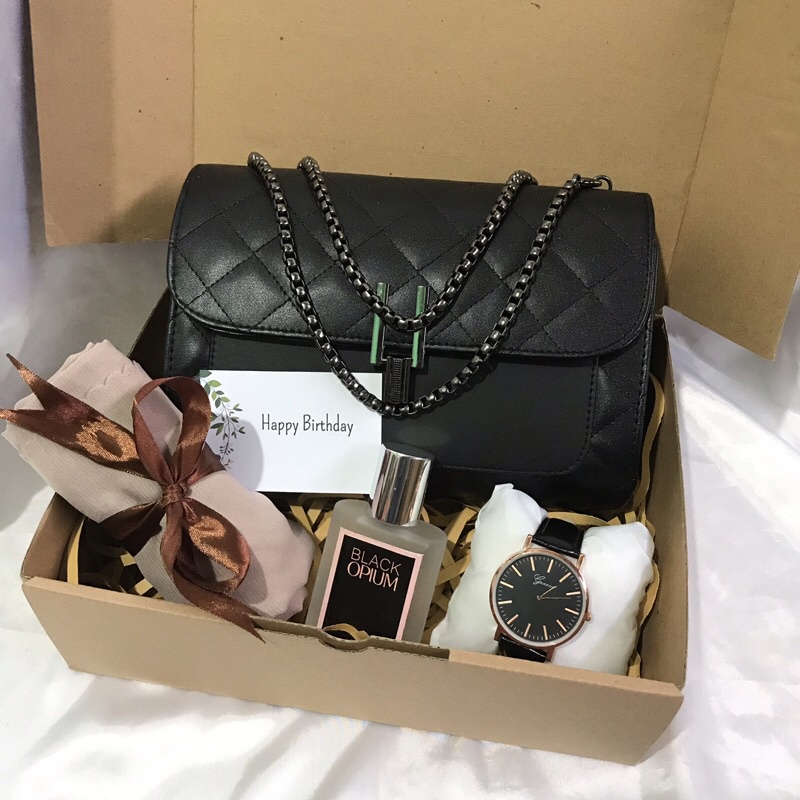 

(CHELSY) HAMPERS HIJAB / GIFT BOX / BIRTHDAY GIFT / KADO CEWE / KADO PACAR