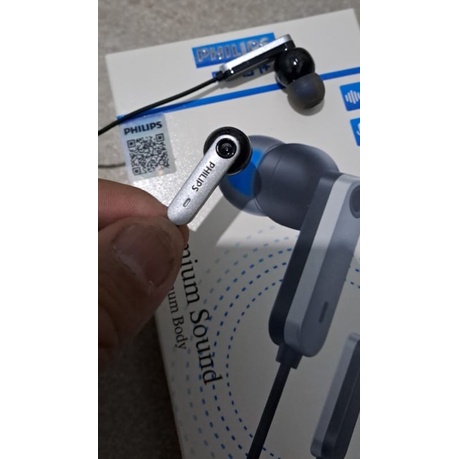 J439 ORIGINAL PHILIPS HANDSFREE DOUBLE BASS DUAL BASS HEADSET MIC STEREO CALL HIFI EARPOD HF CABLE KABEL EARPHONE MUSIK TELPON MEGABASS HANDPHONE AUDIO SUARA SMULE KARAOKE J439  BISA SEMUA JENIS HP  Jack 3.5 mm tiga garis  Handsfree / Headset dengan suara