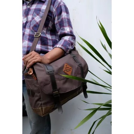 Tas Selempang Urban Factor Relax Brown