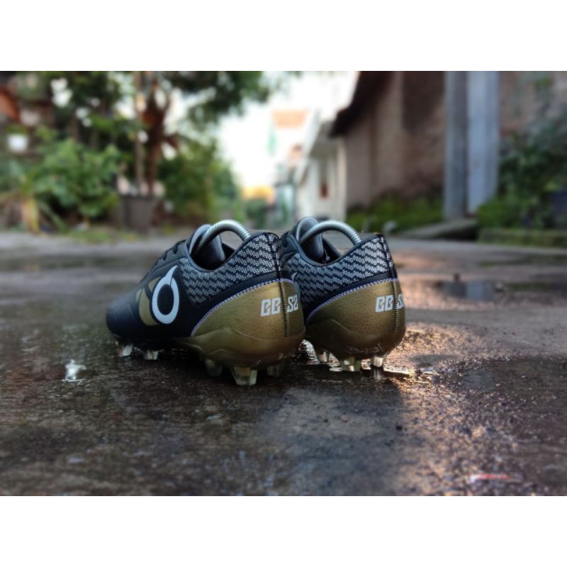 sepatu bola sol bening ortus hitam
