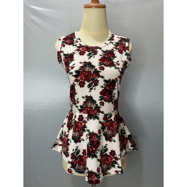 Blouse Peplum Motif Bunga Merah