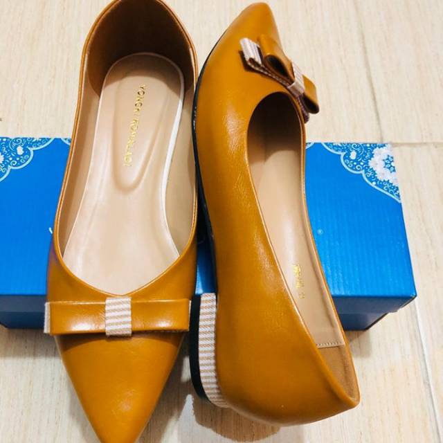 Flat shoes Yongki Komaladi