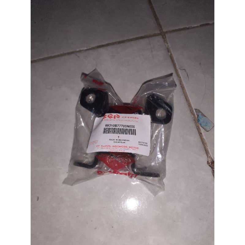 engsel pintu depan bawah suzuki ertiga