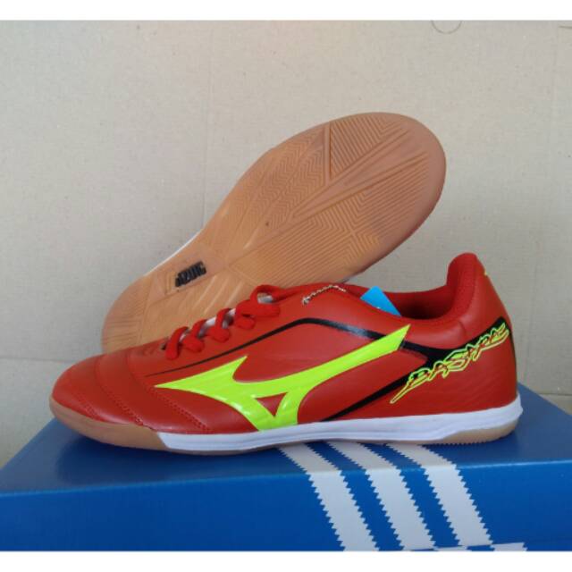 SEPATU FUTSAL MIZUNO