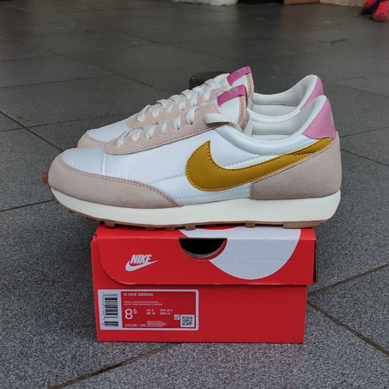 Nike Womens Daybreak "fossil stone/saffron quartz"