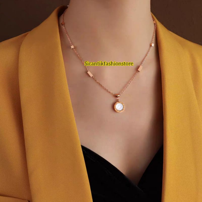 Kalung Wanita Rose Gold Titanium Liontin Angka Romawi Bolak balik Terbaru Terlaris Anti Karat selamanya Kalung Titanium Wanita Kekinian Mewah Kalung Wanita Korea Liontin Angka Romawi