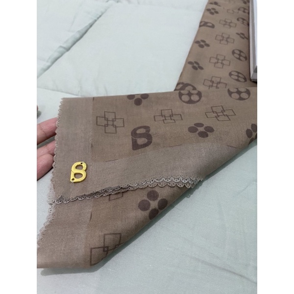 Buttonscarves Monogram - Taupe
