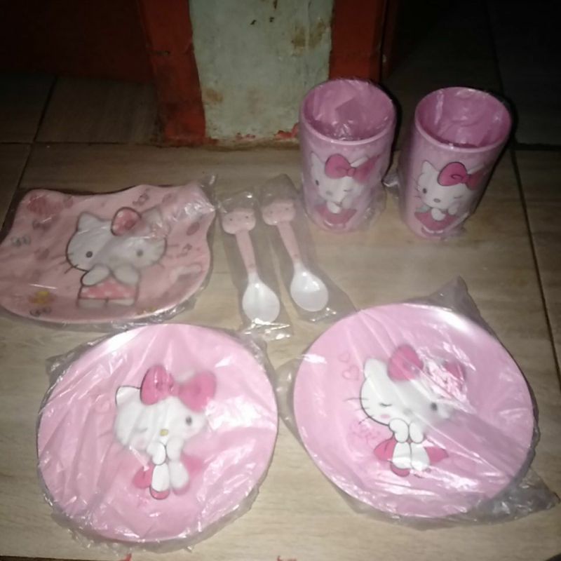 piring set hello Kitty melamin impor sendok , gelas ,piring kepala,piring bulat
