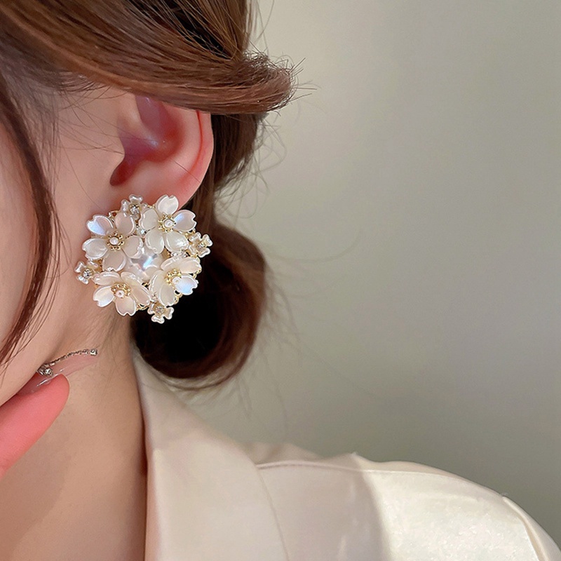 Anting Tusuk Bentuk Bunga Bahan Akrilik Lapis Emas Untuk Wanita