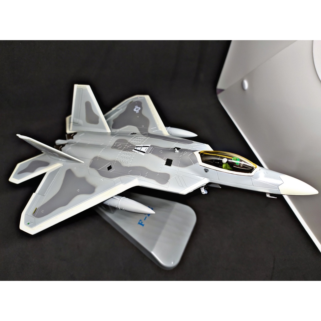 Diecast Pesawat Jet Tempur Stealth Lockheed F-22 Raptor USAF Skala 72 Amerika
