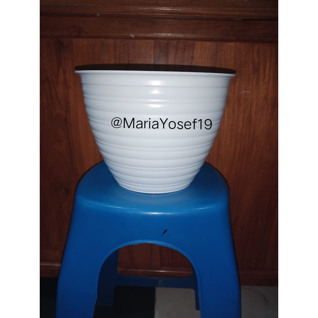 Pot Bunga Oentoeng 24 Putih Calista