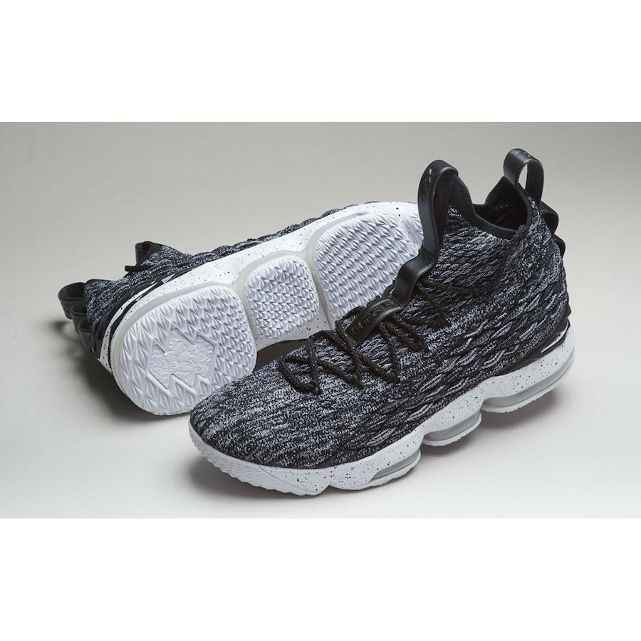  sepatu  basket  nike  lebron 15 oreo black flyknit Shopee  