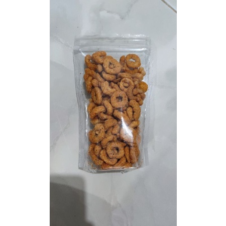 

makanan ringan keripik udang pedas