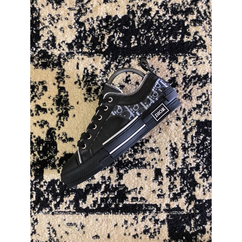 SEPATU SECOND DIOR PREMIUM (BUKAN ORIGINAL) SIZE 41 KONDISI 100%