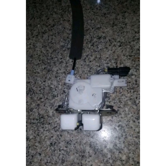 doorlock bagasi calya sigra ori