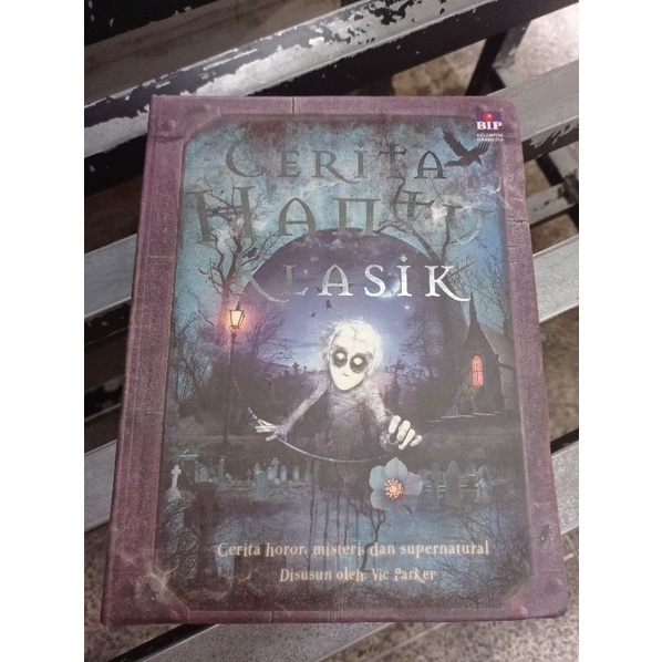 Cerita Hantu Klasik disusun oleh Vic Parker
