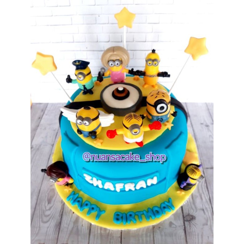 

KUE ULANG TAHUN MINION (MINION CAKE)