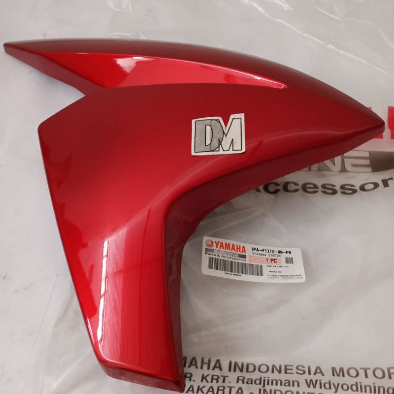 scoop air sayap bawah tangki kanan kiri warna merah Vixion NVL 1PA-F137X-00-P0 1PA-F137W-00-P0 asli 