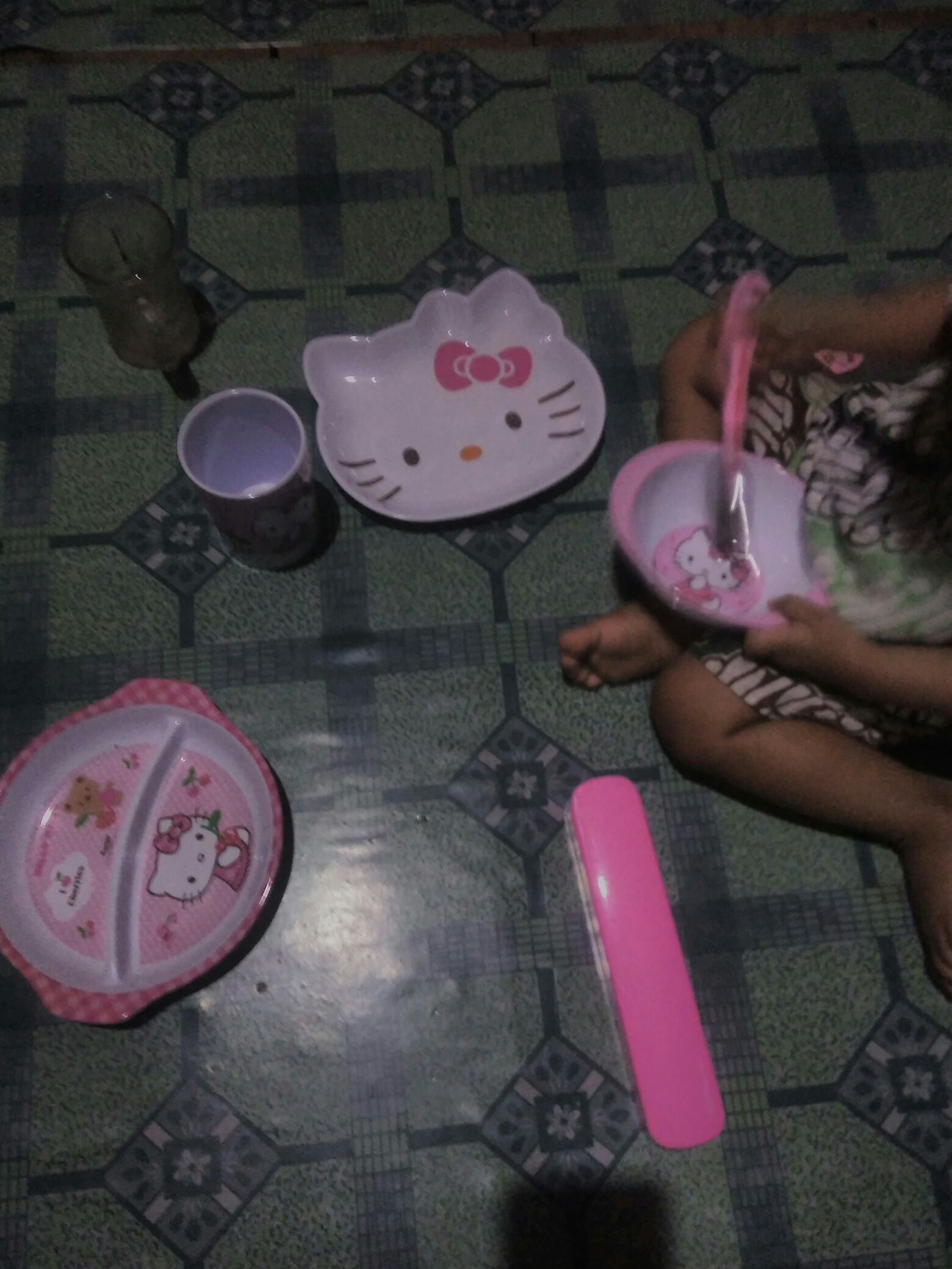 Set Alat Makan Melamine Hello Kitty (paket Piring Kepala)