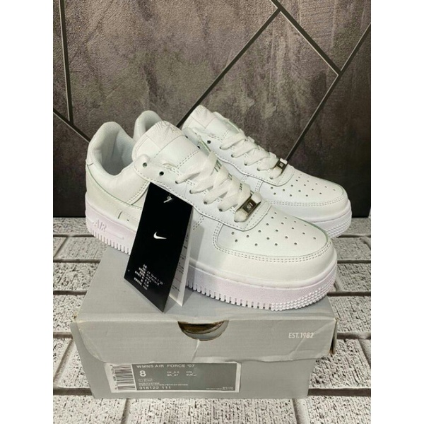 sepatu anak / sepatu anak laki laki / sepatu anak perempuan / sepatu putih / sepatu anak tk / sepatu