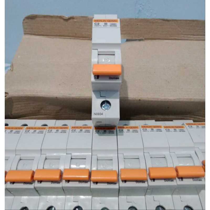 MCB 1PHASE 2A MERLIN GERIN MURAH