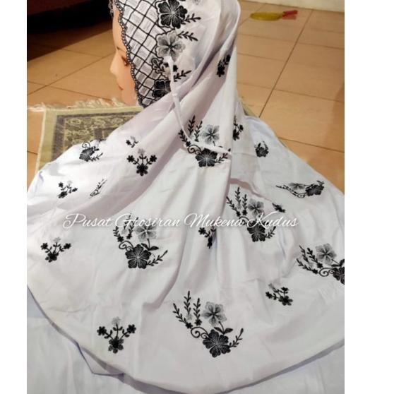 Menarik.. MUKENA LAJURAN MUKENA SANTRI MUKENA TERUSAN MUKENA PUTIH MUKENA KATUN ADEM MUKENA BORDIR E