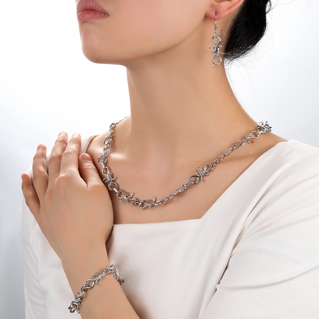 Set Kalung + Anting + Gelang Tangan Gaya hip hop Bahan Alloy Untuk Pasangan / Pria / Wanita