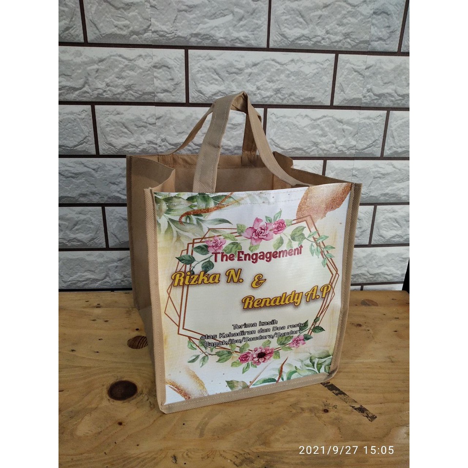 

tas hajatan custom/tas mengenang/tas kematian/tas haul/tas berkat ukuran 25X25X27/tas tasyakuran