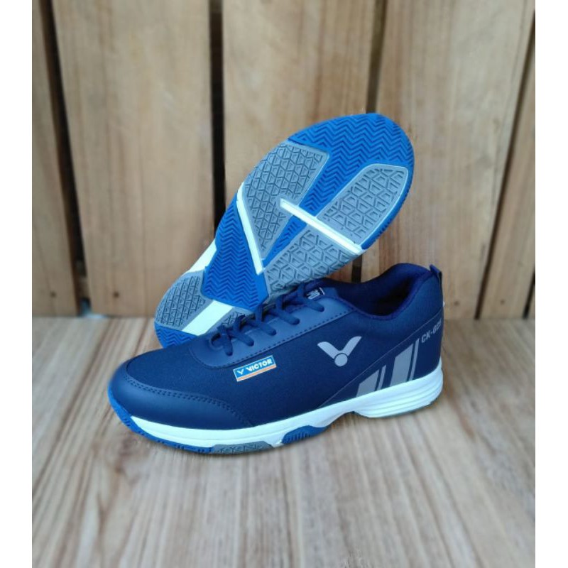 Sepatu Victor