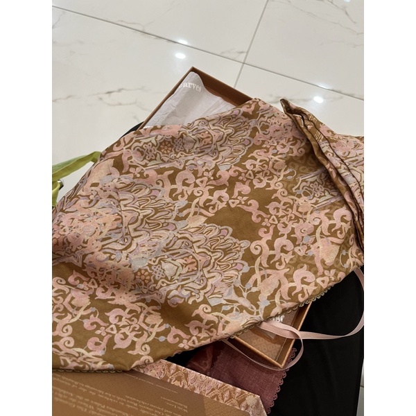 Buttonscarves Granada Series Caramel