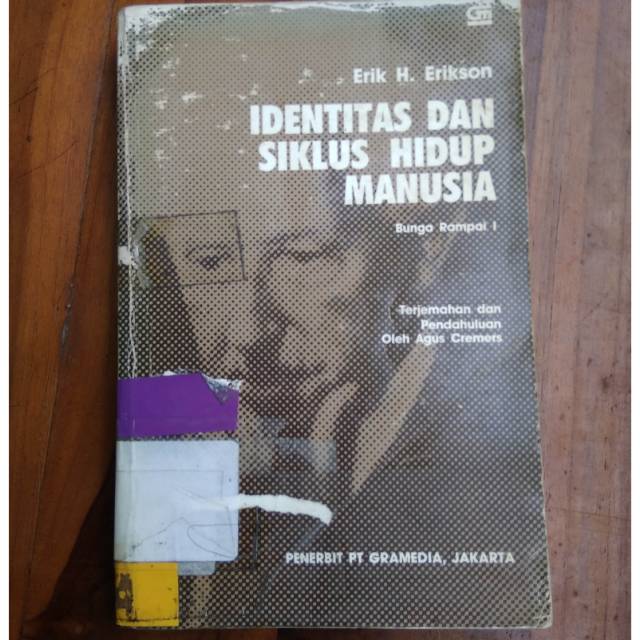 Identitas dan Siklus Hidup Manusia
Penulis , Erik H Erikson