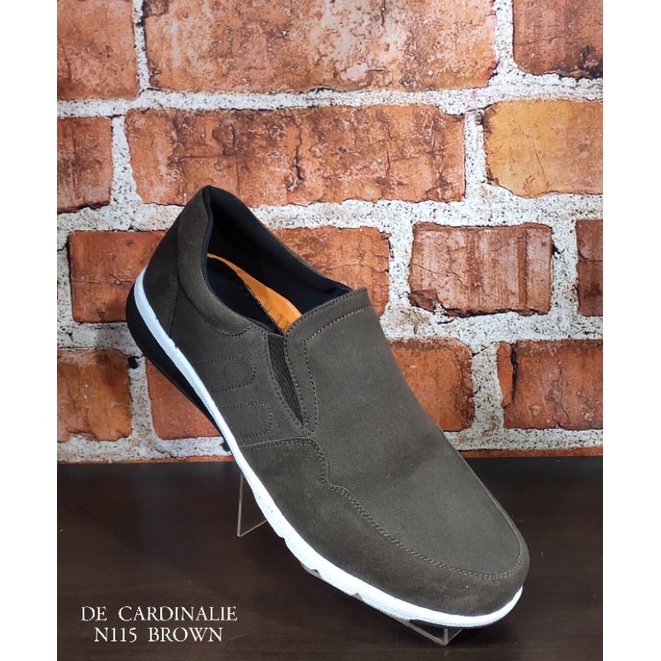 Sepatu pria model casual bahan kain merk DE CARDINALIE
