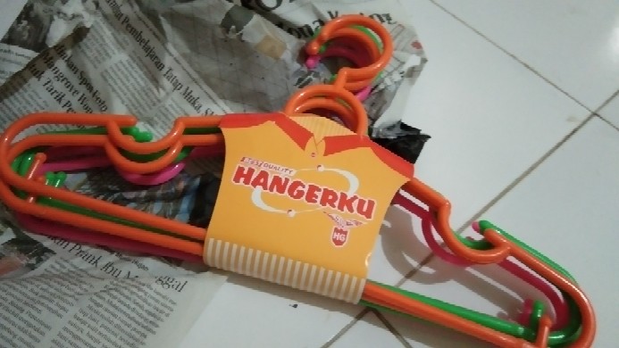 Hanger Plastik / Gantungan Baju (isi 6 Pcs)