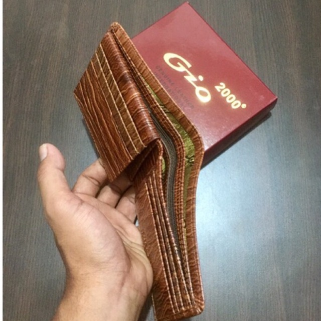 INI DOMPET TERBAIK ASLI INDONESIA ‼️Anton Hilmanto X Gio2000 dompet kulit asli berkulitas motif cetak urat kayu dompet legend Indonesia #dompet #dompetkulit #dompetpria #dompetcowok #dompetlipat