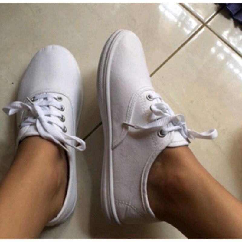 Sepatu Sneakers Wanita / Sepatu Lukis / Sepatu Putih / Sepatu Import/ SIZE 36- 40