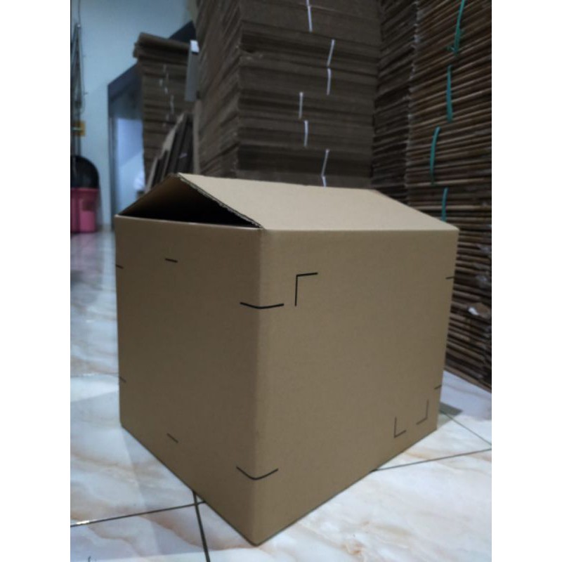 

kardus/kardus packing/kardus baru 100% masih gress/baru blm pernah dipakai/polos luar dalam