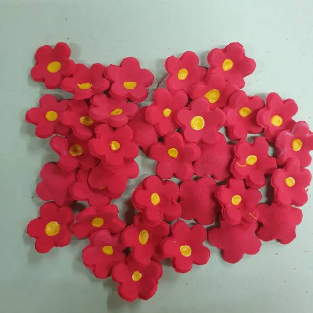 

Bunga kancing untuk kue tart/untuk penganten bahan dari tepung maizena warna merah Rp.10000