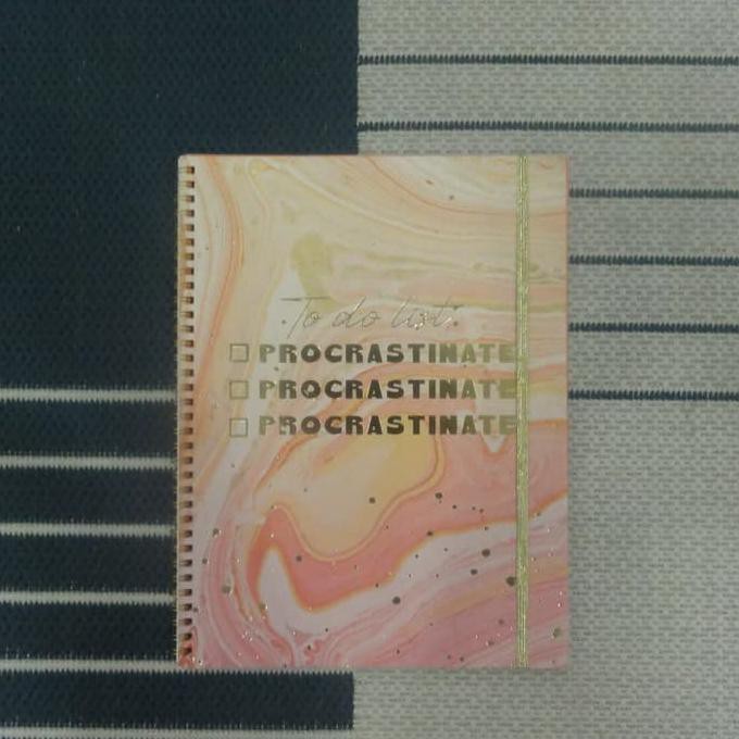 

Buku Tulis Typo 'Procasinate' Storezea90