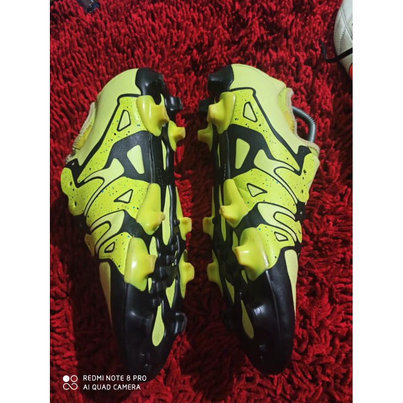 sepatu bola Adidas x15.1