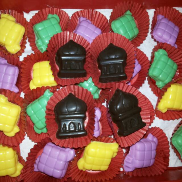 

Coklat Praline Ketupat&Masjid isi kacang mede