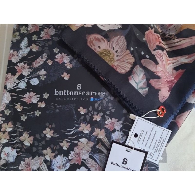 Buttonscarves Daisy Series Black