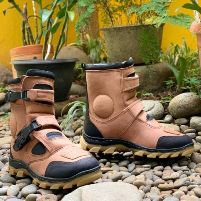 Sepatu adventure shorty clasic crazy horse